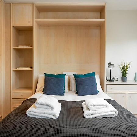 Capital Sloane Street Studio With Balcony London Exterior photo
