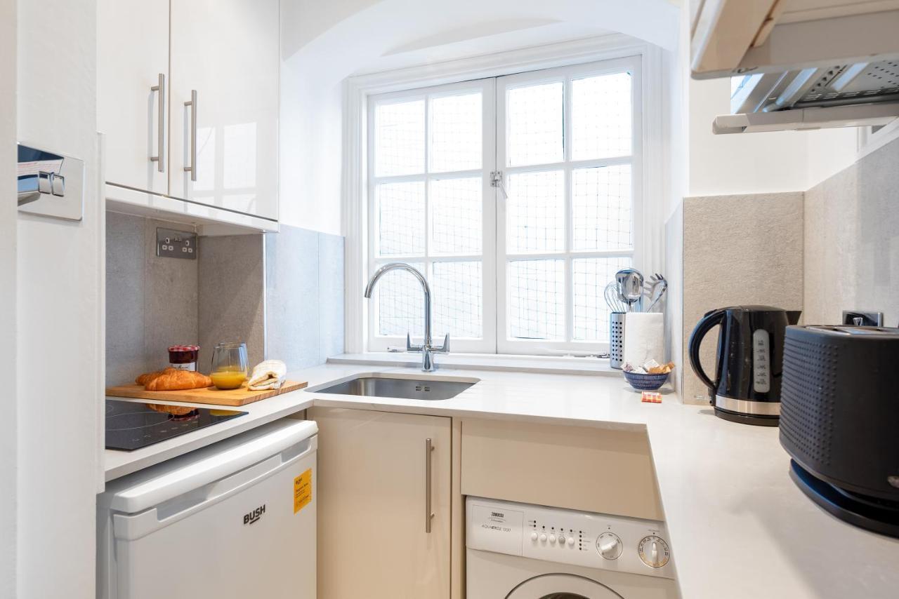Capital Sloane Street Studio With Balcony London Exterior photo